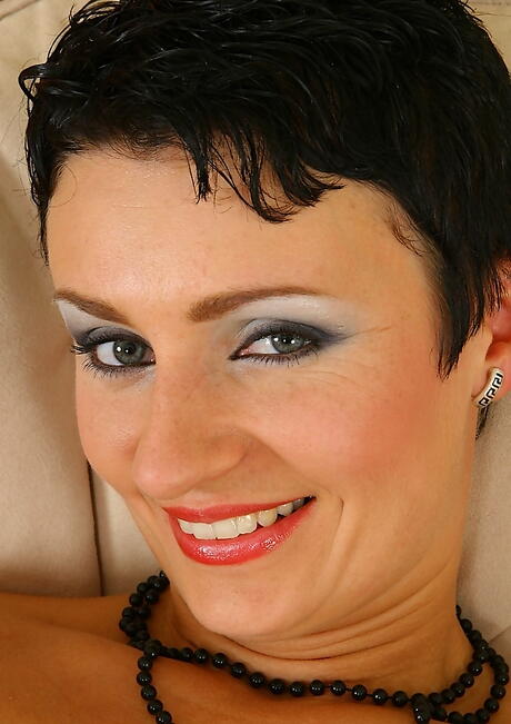 Excellent american dark hair milf Jordan Kingsley shows her ass in and stuffing her pussy with a toy 